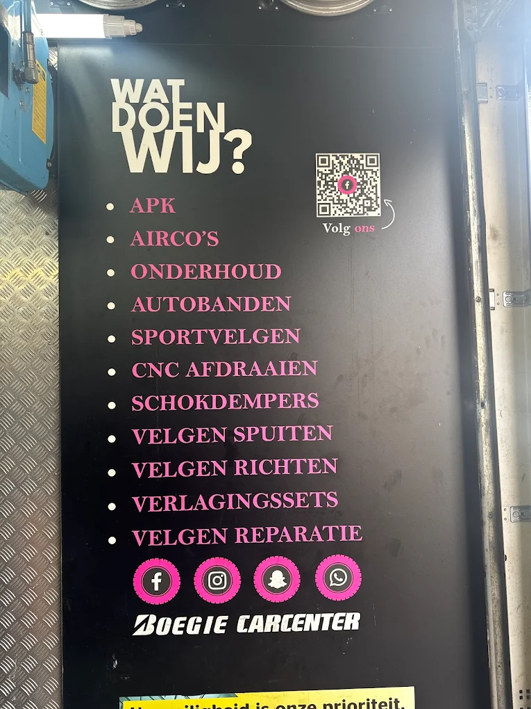 Boegie Car Center monteur aan het werk