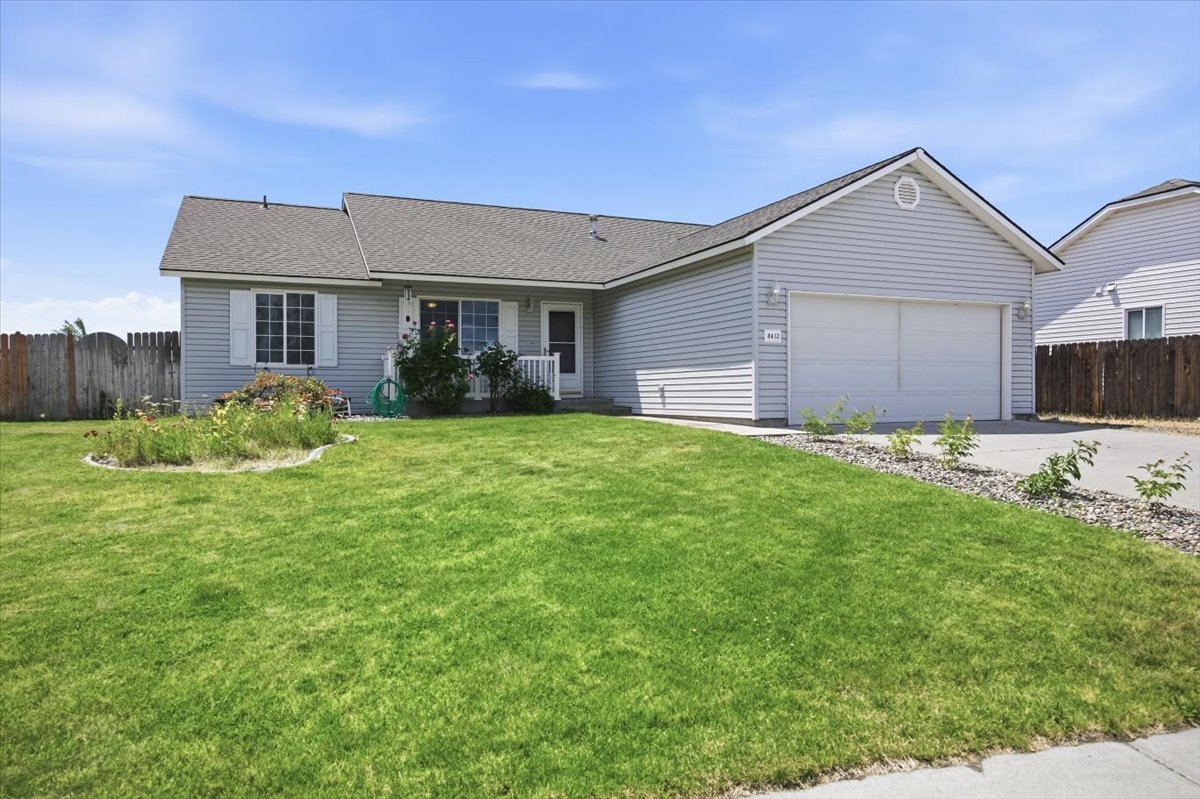 Exterior view of 8412 Holborn Ln, Pasco, WA
