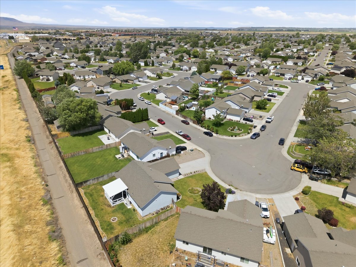 Exterior view of 8412 Holborn Ln, Pasco, WA
