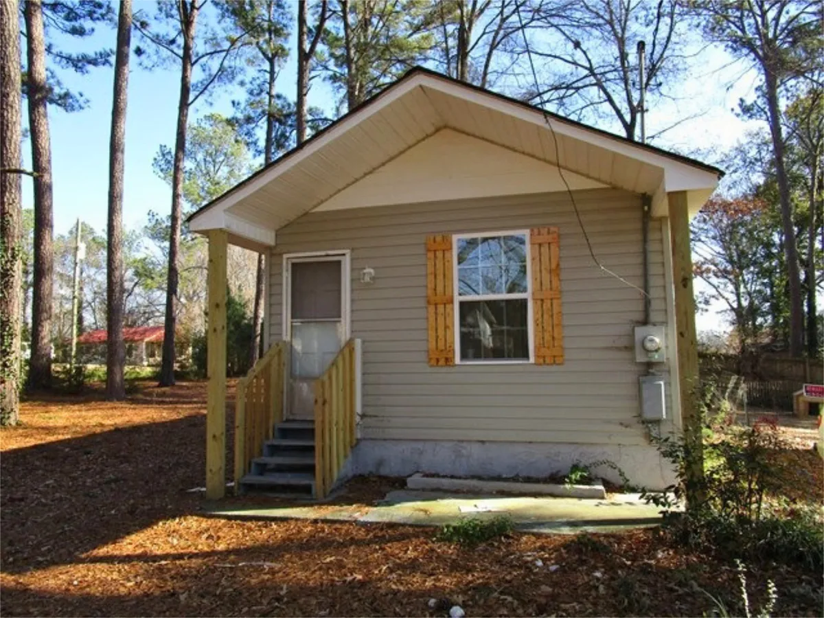 Exterior photo of 308 Painter Street, Dalton, GA 30721.