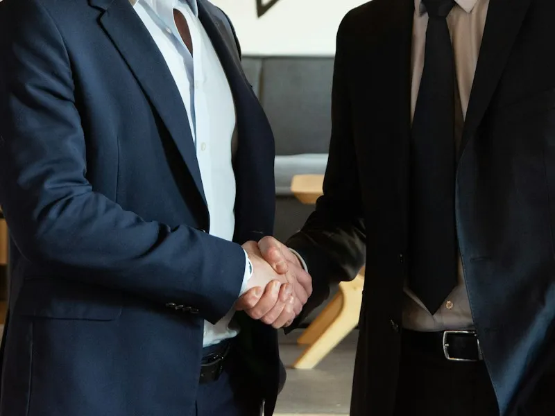 Business advisor shaking hands with a small business owner after structuring a business credit plan