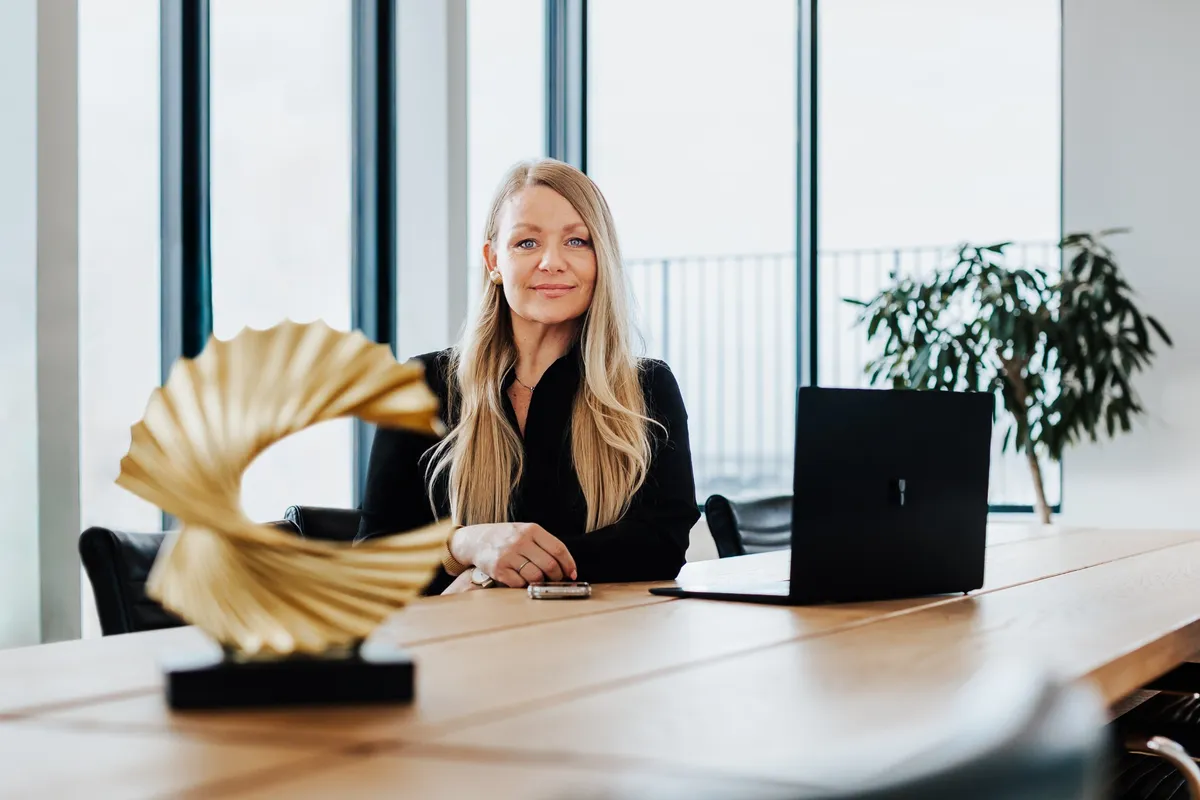 Catherina Boserup ved sit skrivebord