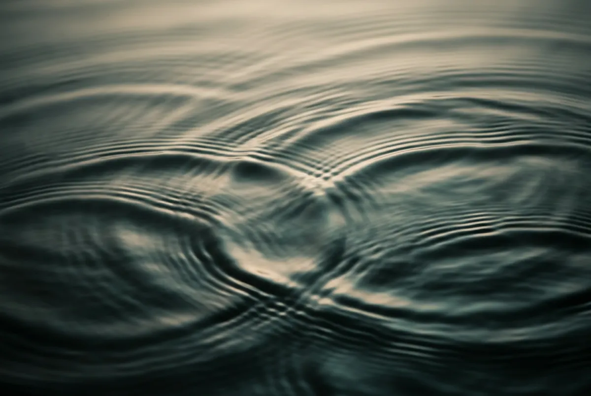 Calm, modern clinical therapy environment showcasing focused awareness and dispelling hypnotherapy myths