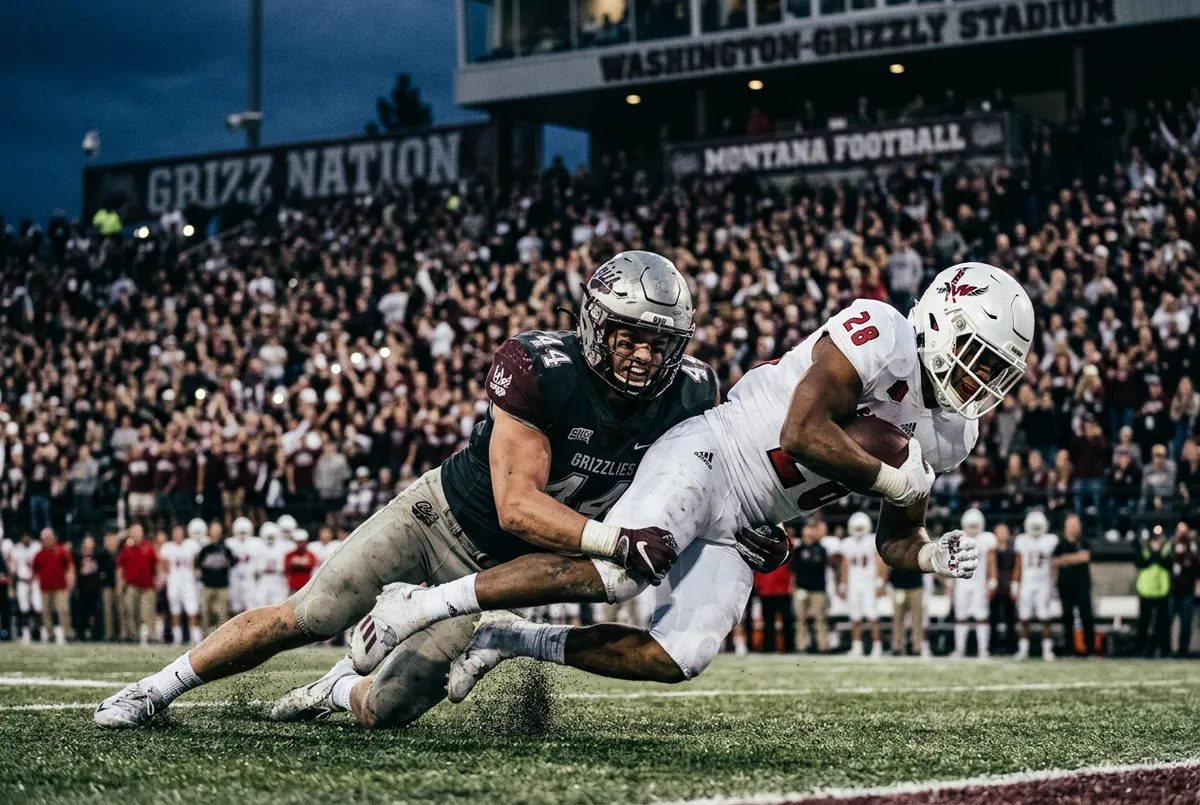 Montana Grizzlies defense making a pivotal tackle in Washington-Grizzly Stadium