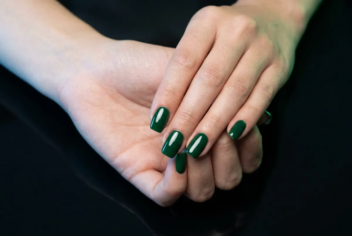 Durable high-gloss gel polish manicure