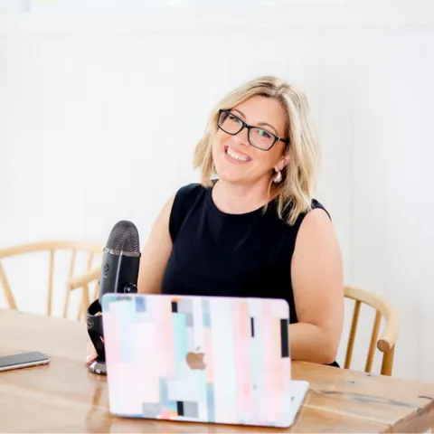 Emma Johnson and Co OBM, Business Coach and Strategist simplifying business
