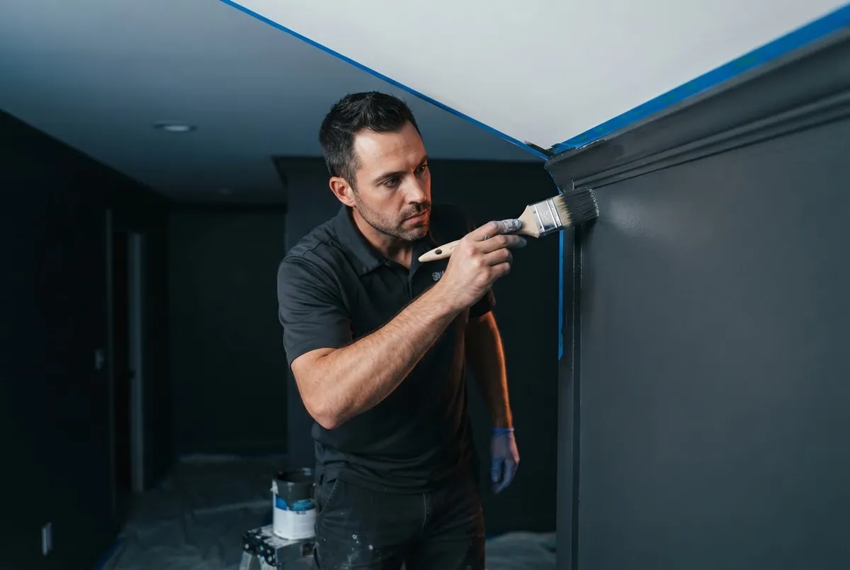 Fine interior architectural painting and sharp edge cut-in application