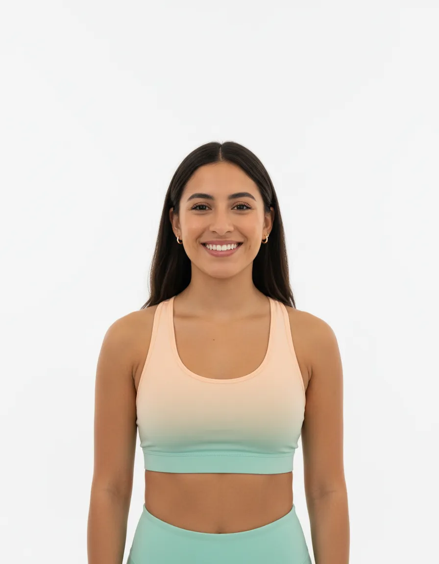 Coach de The Peach Mode sonriendo en ropa deportiva