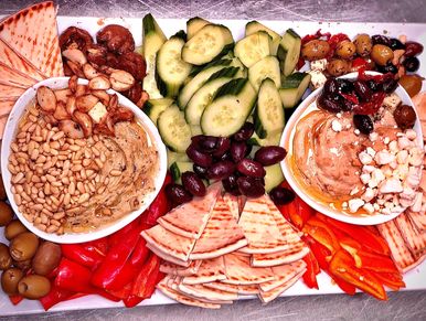 Veggie and Hummus Platter with Pita Bread
