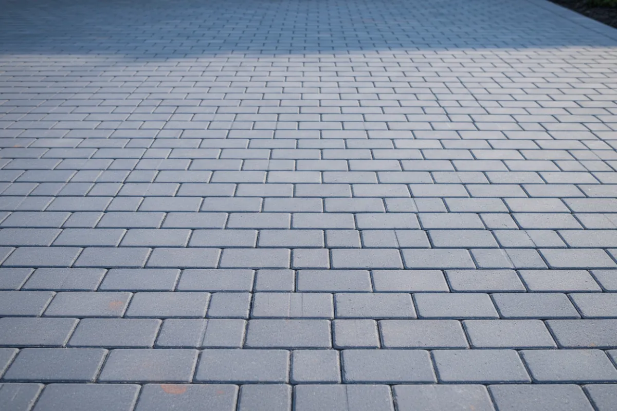 Interlocking paving repair action shot in Sherbrooke