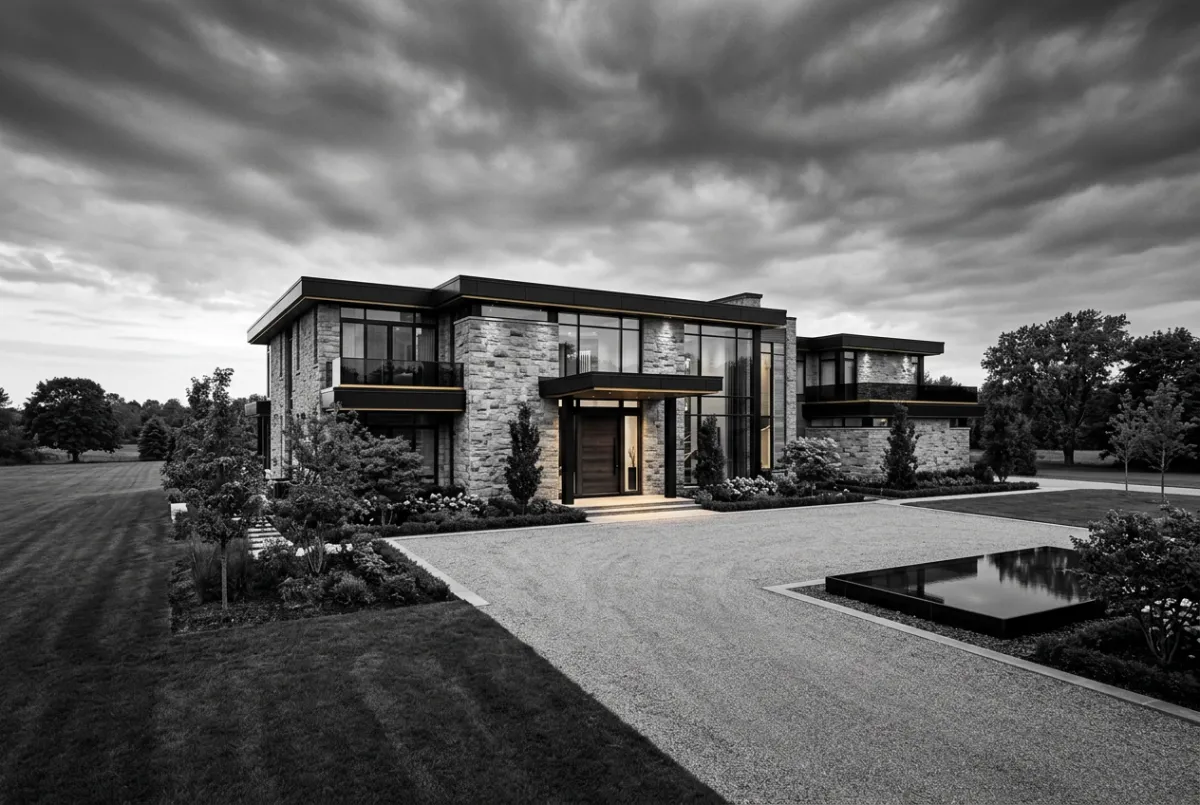Luxury residential estate architecture in Mississauga representing property buying services