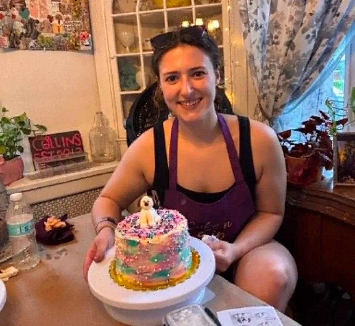 Guests decorating cakes during a Cake n Sip class