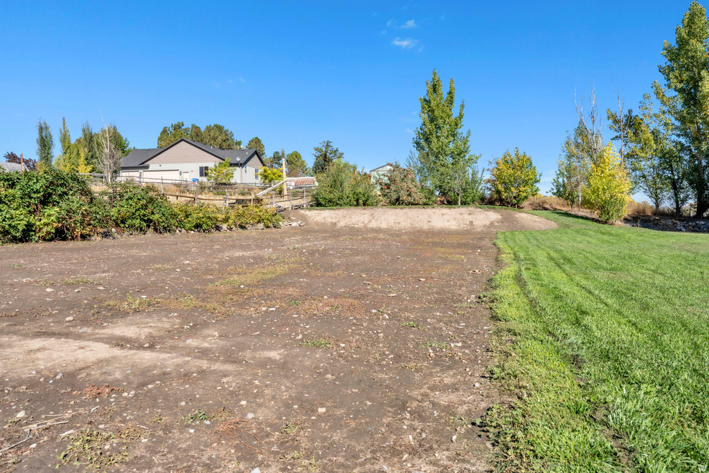 Expansive 1-acre lot with mountain views