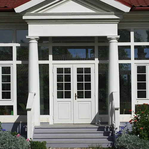 Home with porch in Louisiana