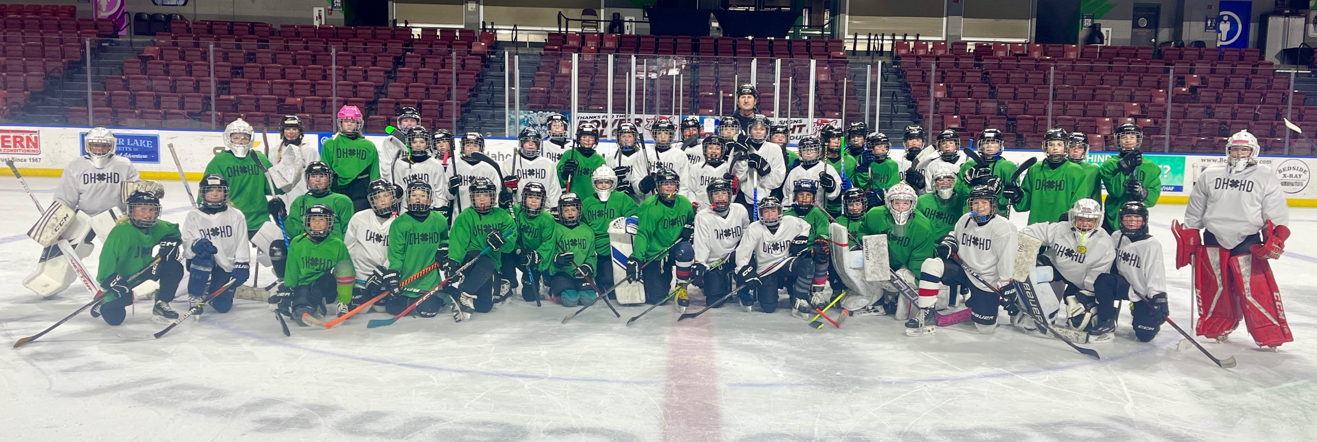 Hockey team group photo on ice