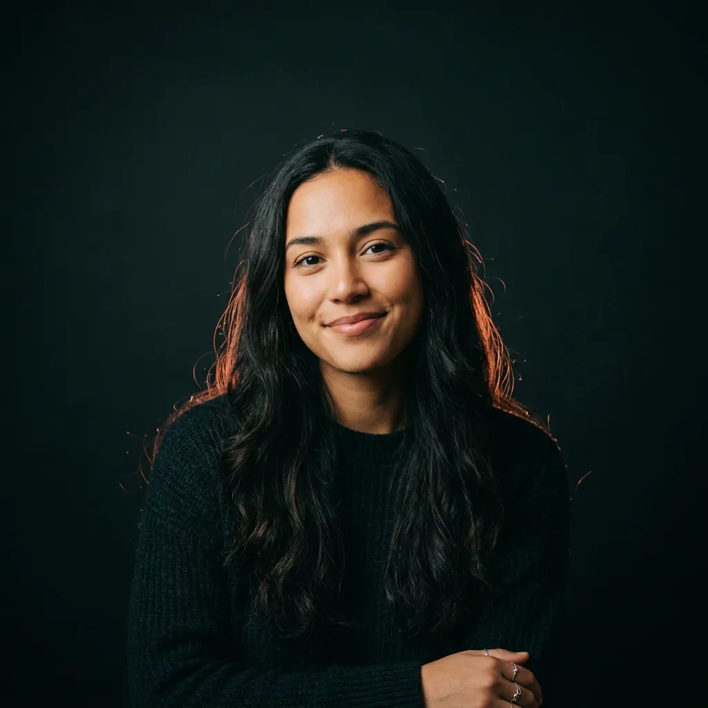 Portrait avatar of independent artist Maya Linnea