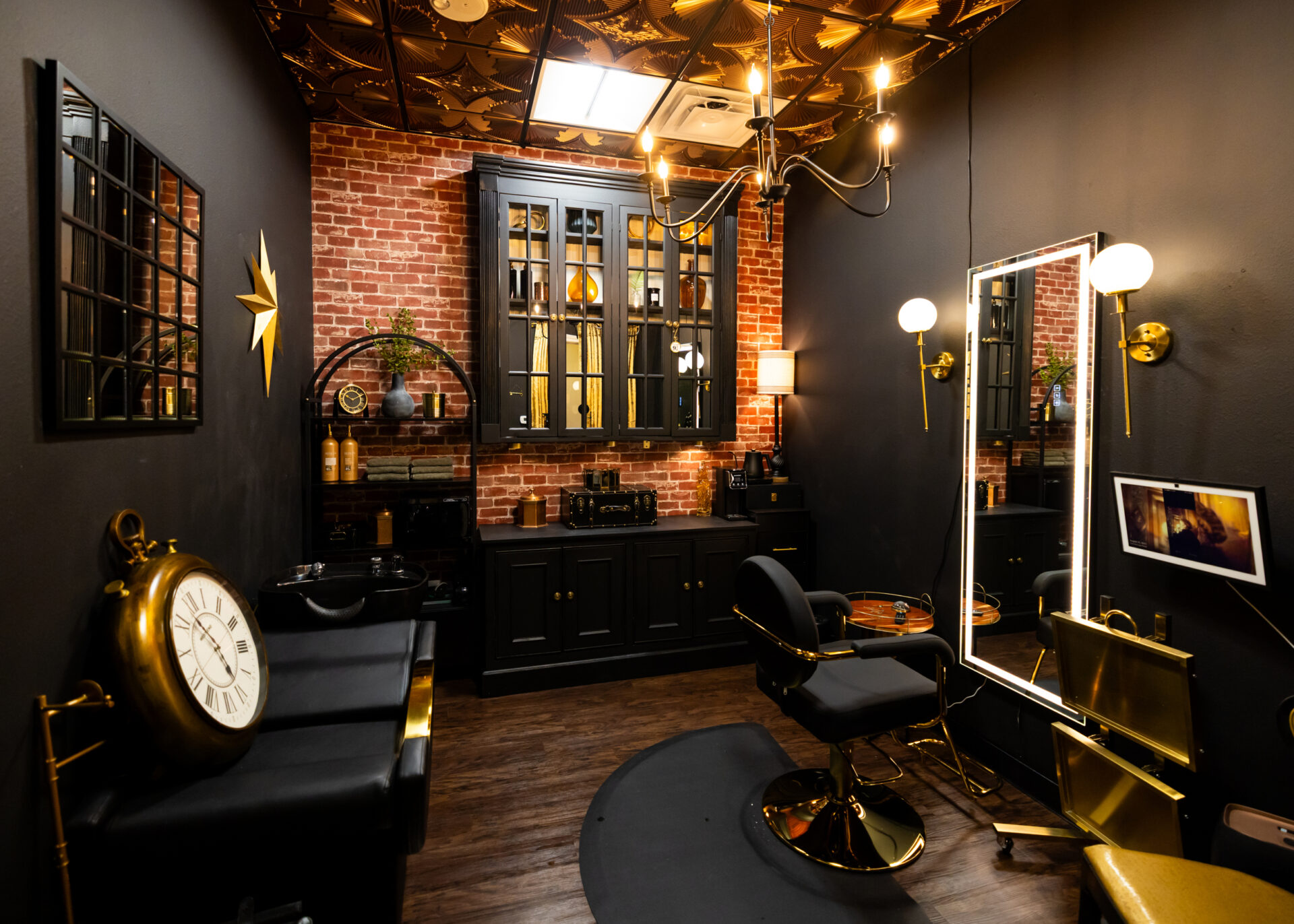 Vintage decor salon