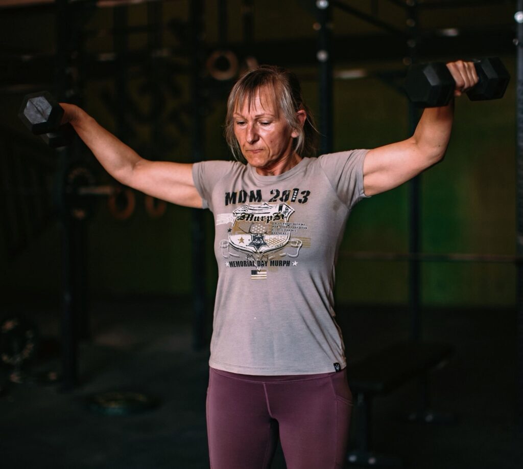 Woman lifting weights in coaching program