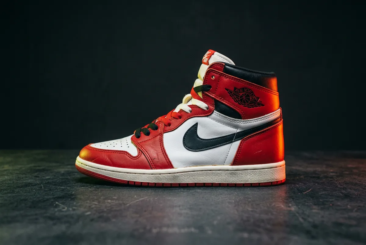 Air Jordan 1 Retro High OG Chicago 1985 Collector Grade