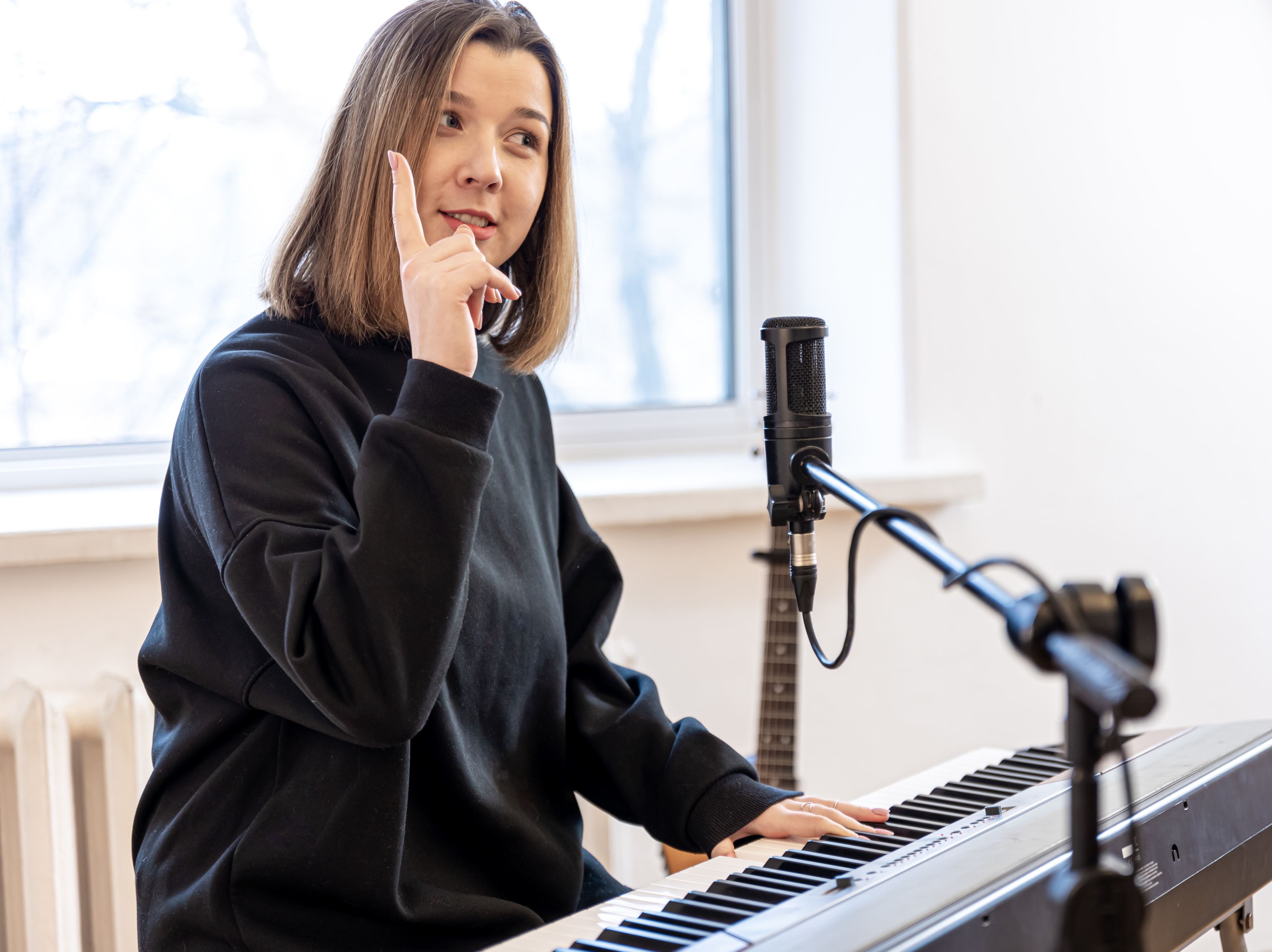Expert Piano Teacher giving a lesson