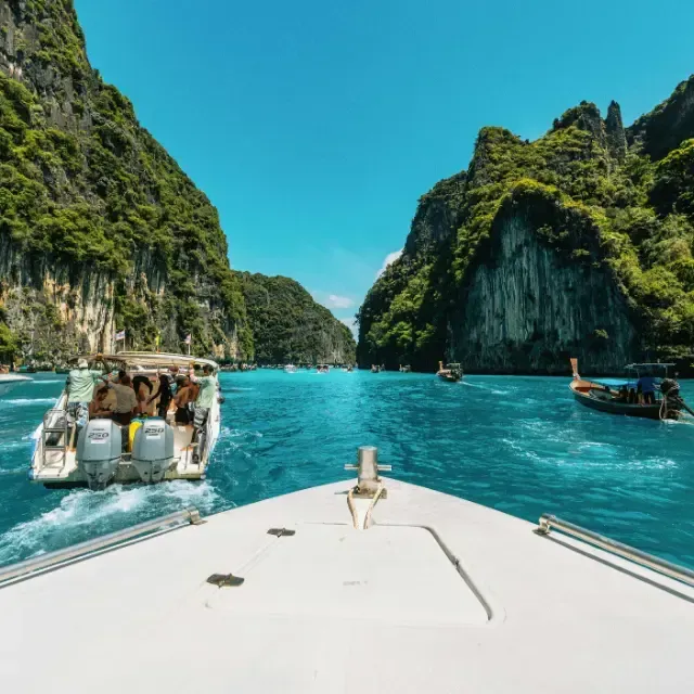 tour or travel