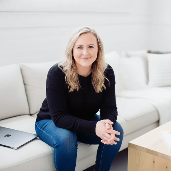 Emily im Kreisrahmen