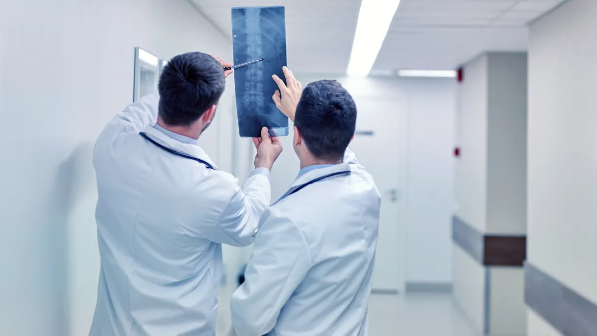 highly rated spine doctor Frisco TX