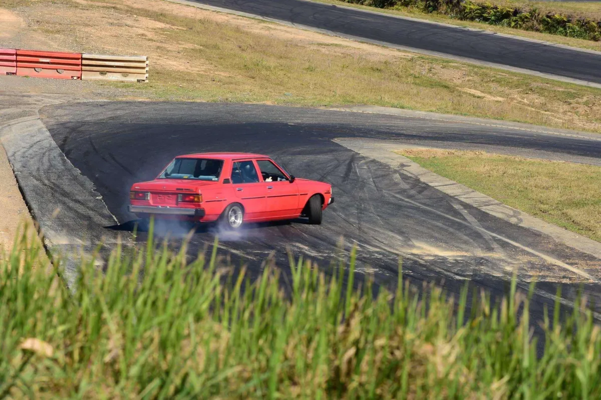 red ke70 toyota corolla drifting