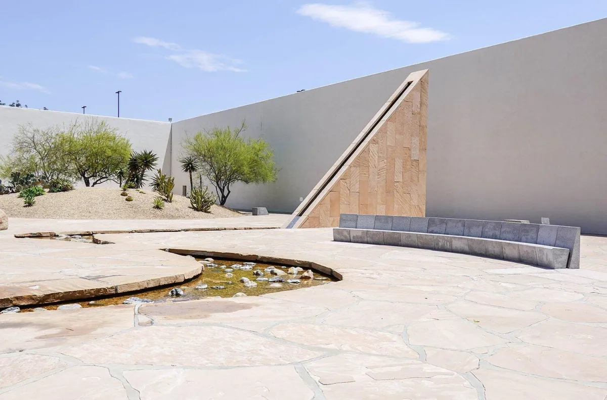 California Scenario: A Hidden Oasis in the Heart of Costa Mesa