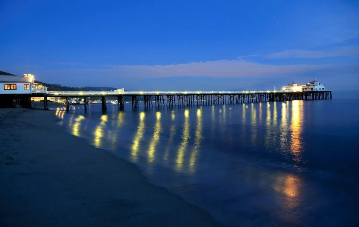  Malibu Pier: Where Classic California Dreamin’ Meets Oceanfront Magic