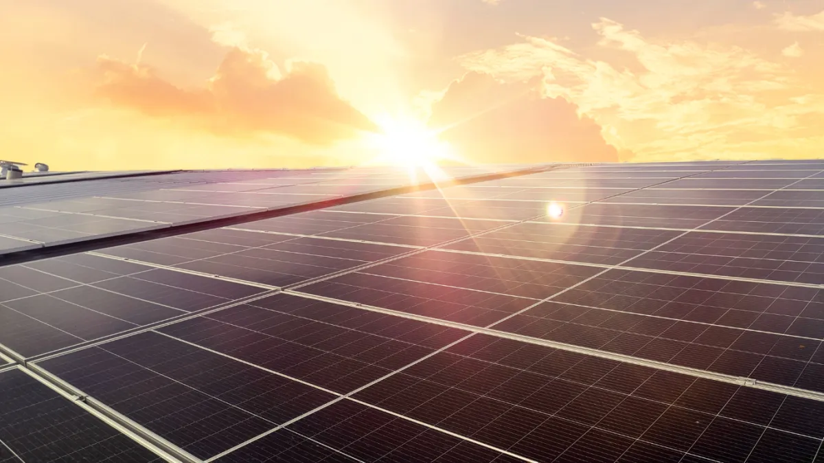 Solar panels absorbing intense sunlight during a hot Mildura sunset, illustrating the extreme heat conditions that can reduce efficiency and accelerate degradation of solar installations without proper maintenance.