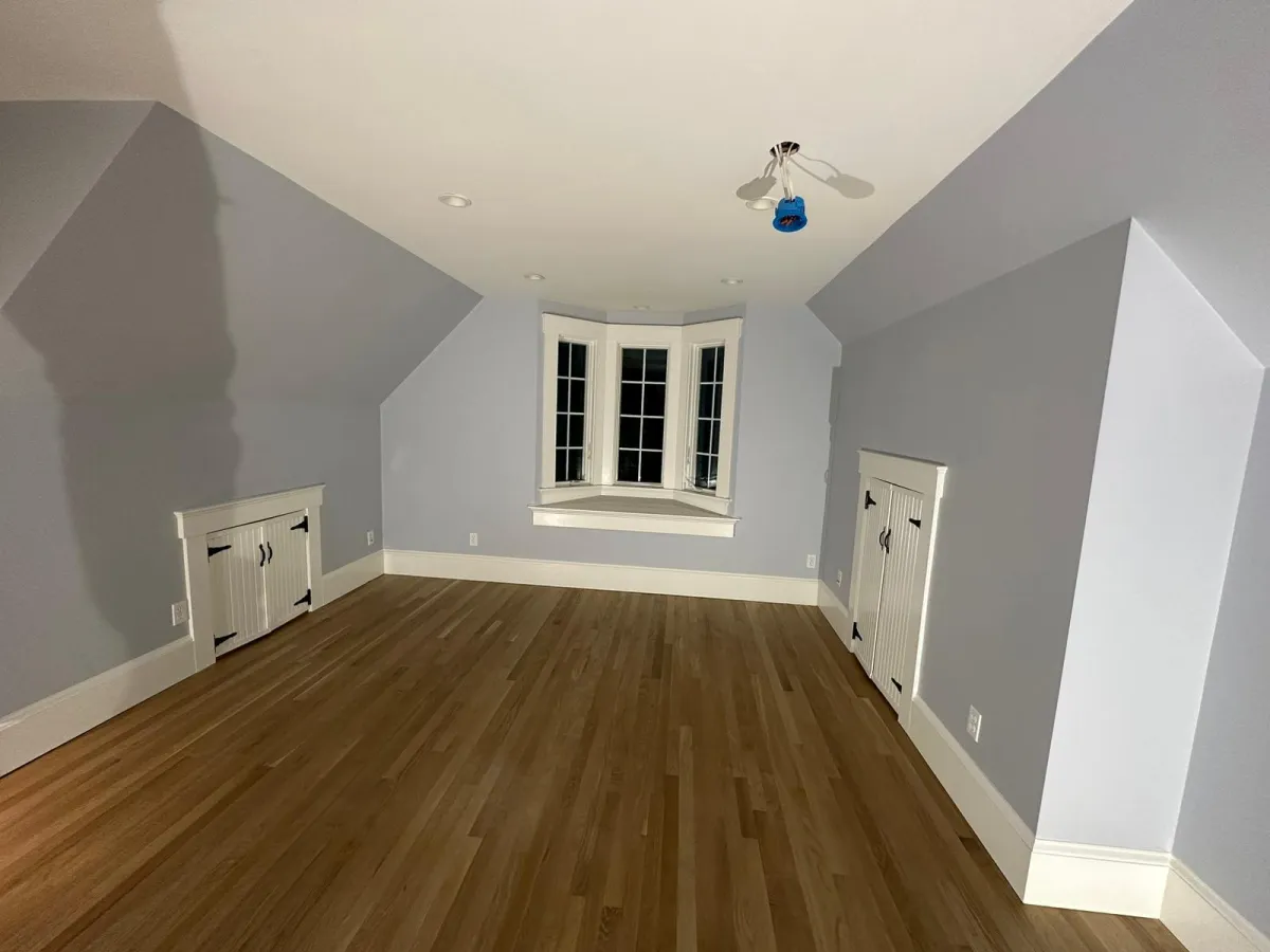 How to paint a room to make it look bigger?