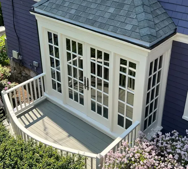 Outdoor wood white paint