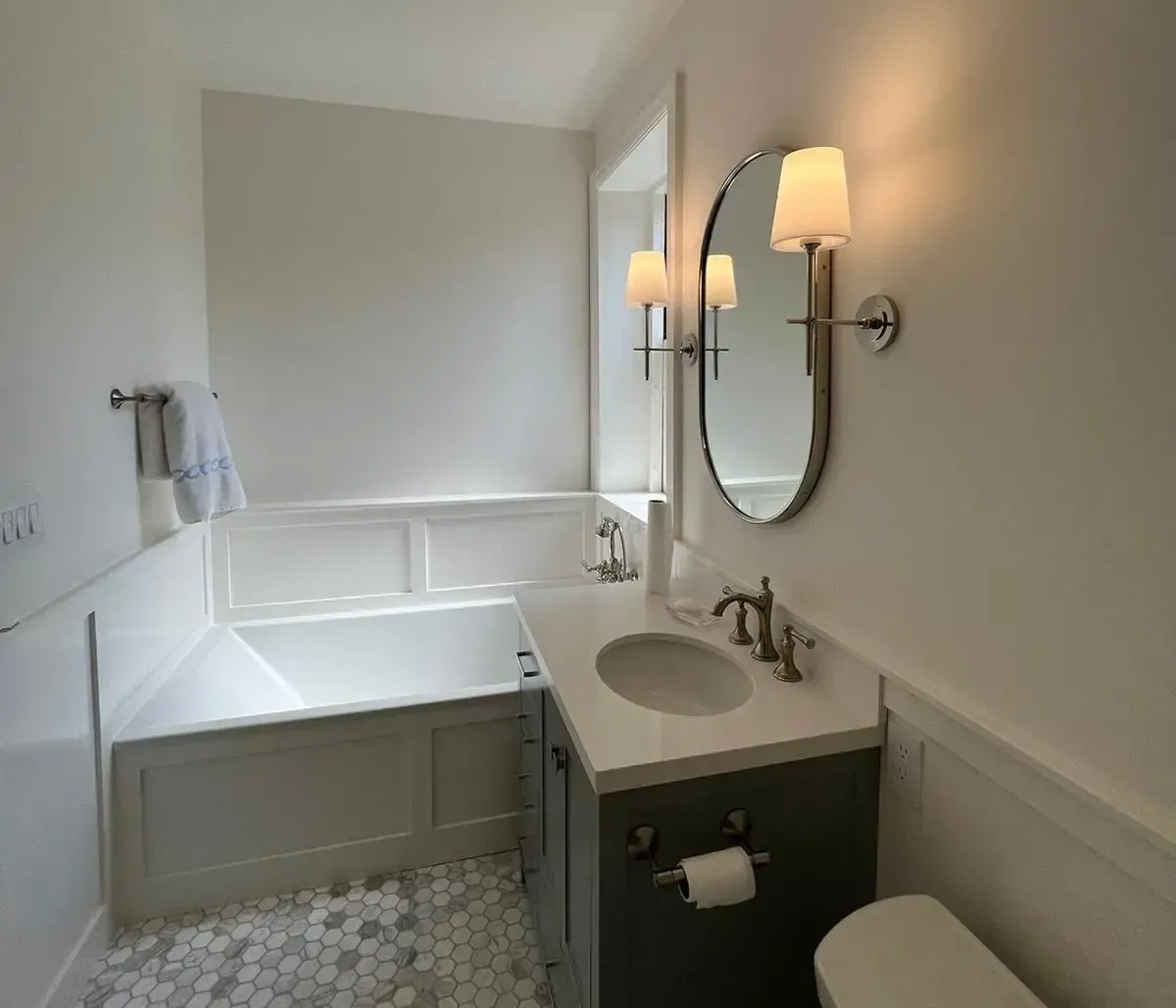 Small bathroom colour ideas: Light, warm & stylish