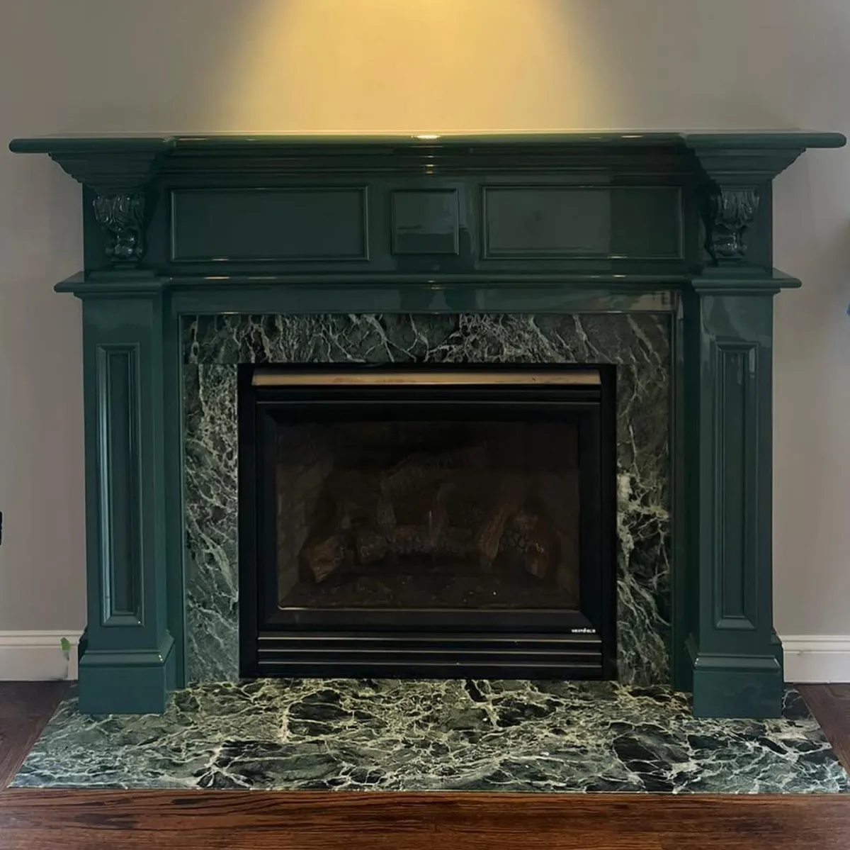 How to paint a fireplace? Brick & wood guide 