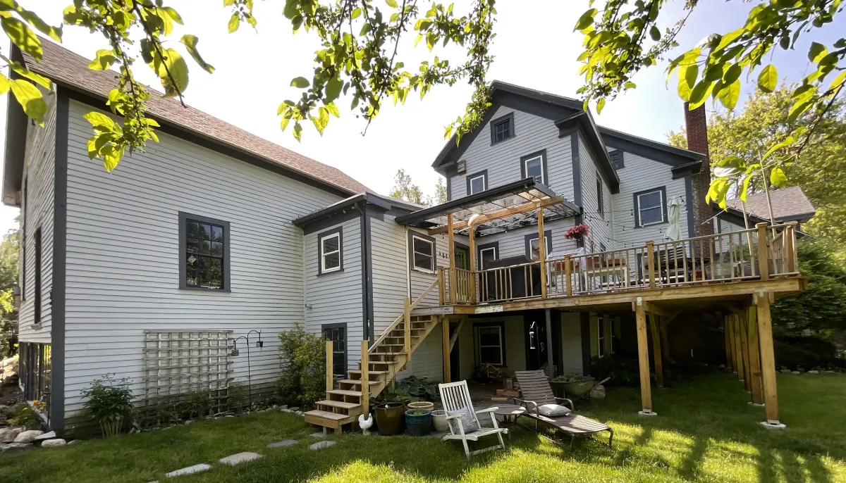 Best Time to Paint a Deck | Weather & Seasonal Tips