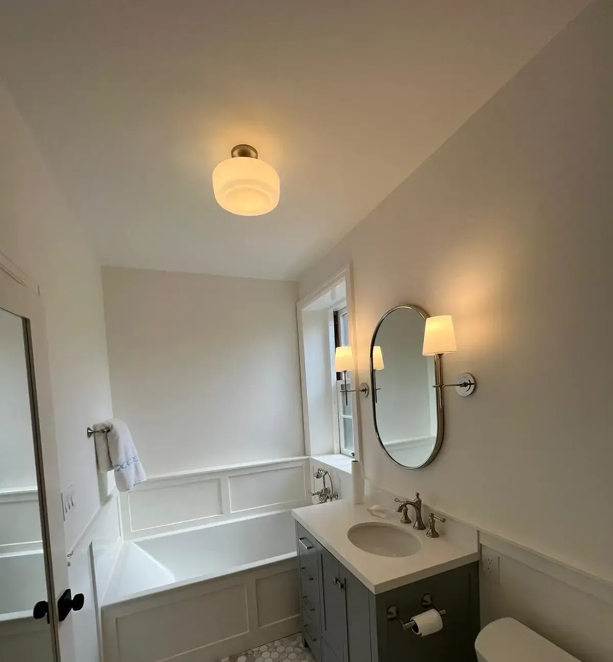 Bathroom Ceiling Paint Guide – Best Paint & Application Tips