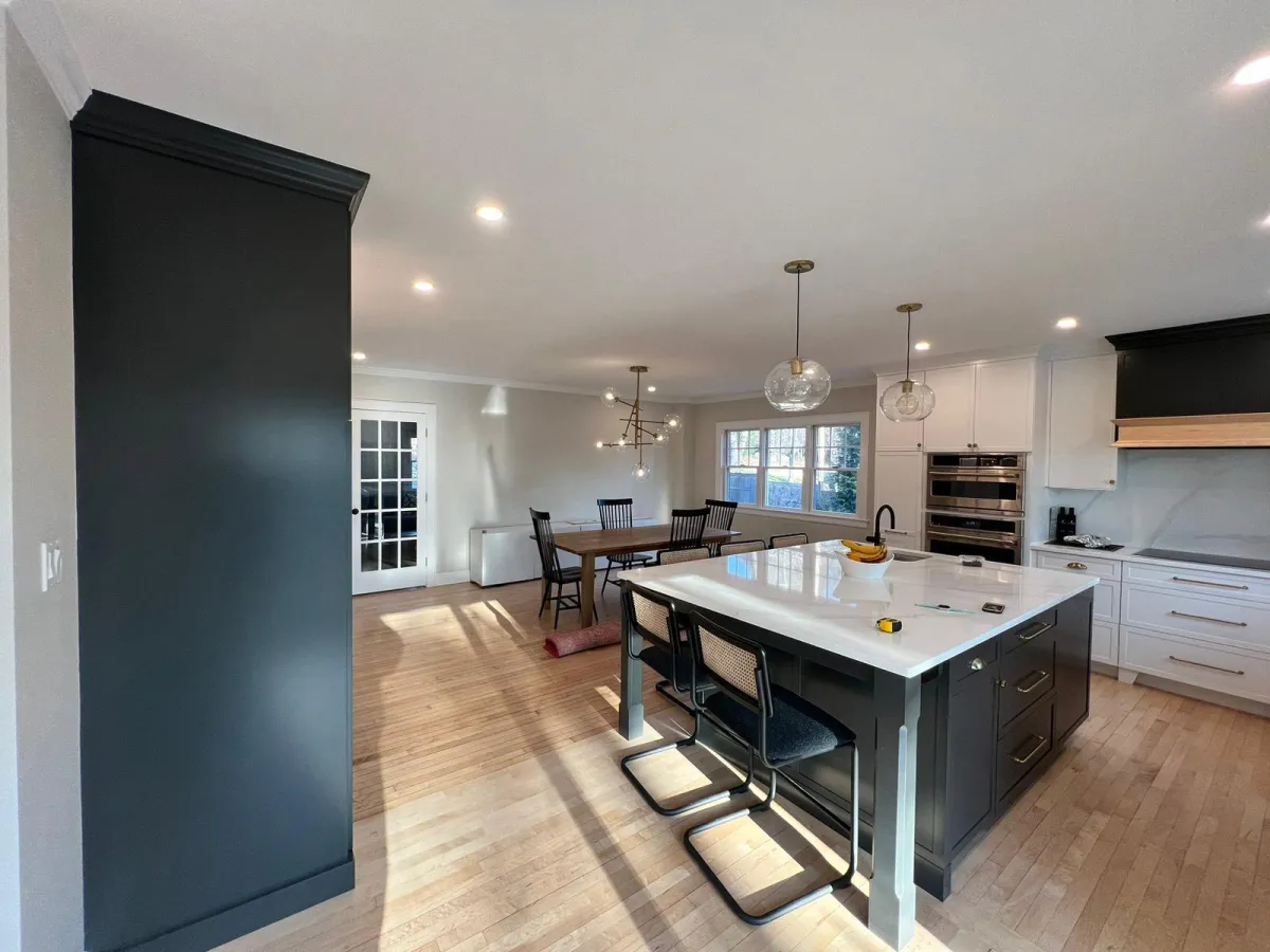 Best Paint for Dining Room Tables [Expert Guide]