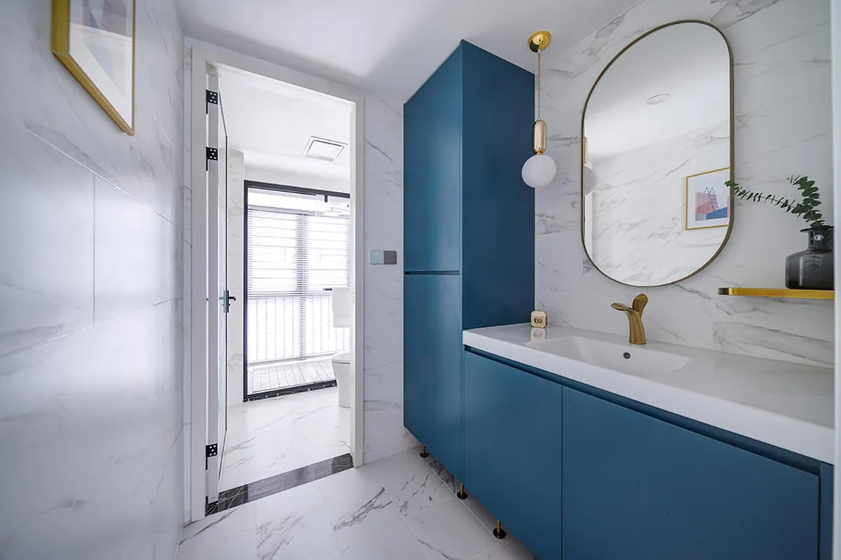 Dark Blue Paint in Small Bathrooms: Bold Design Tips