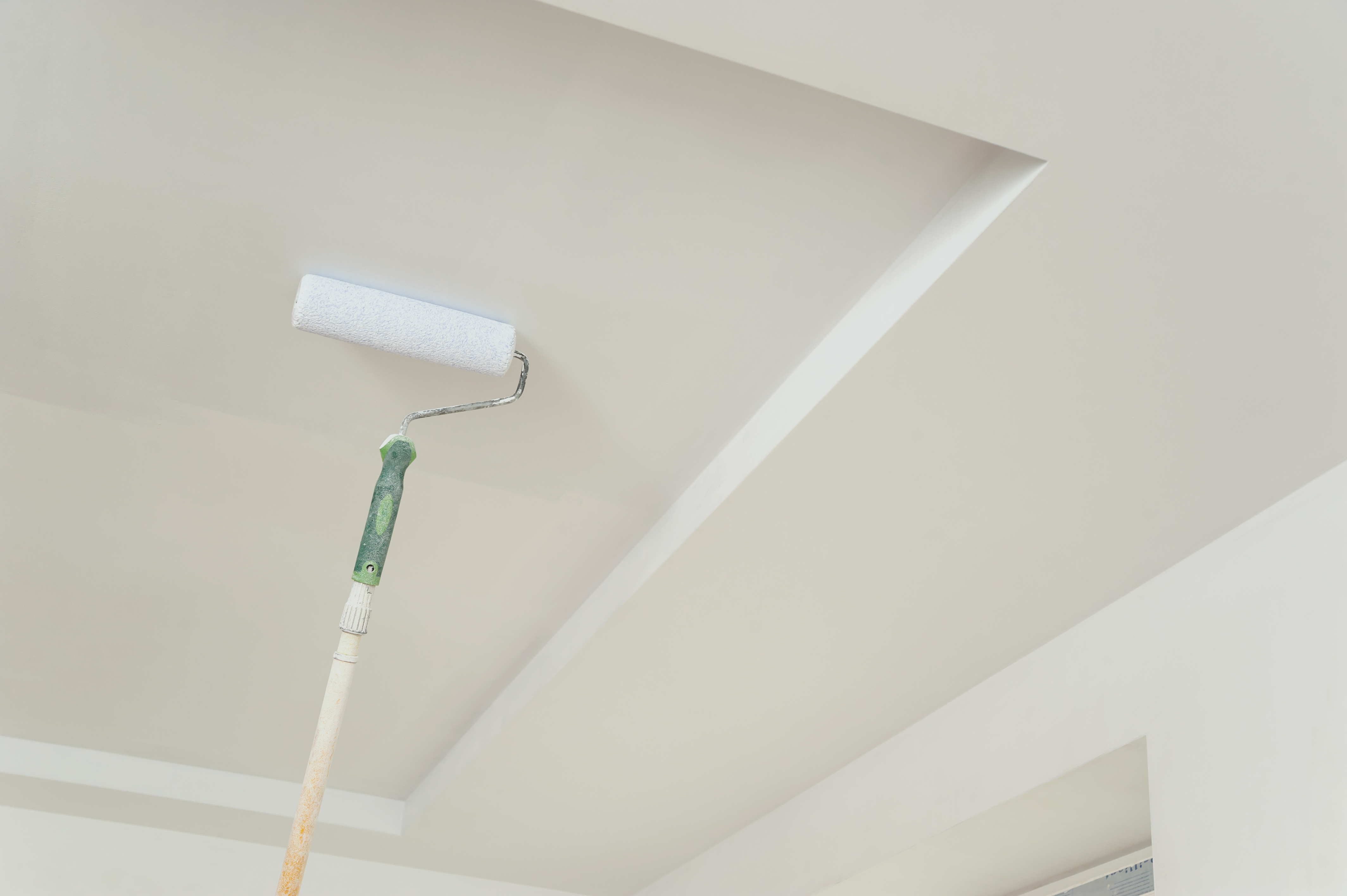 How to Paint a Ceiling Without Dripping Paint?