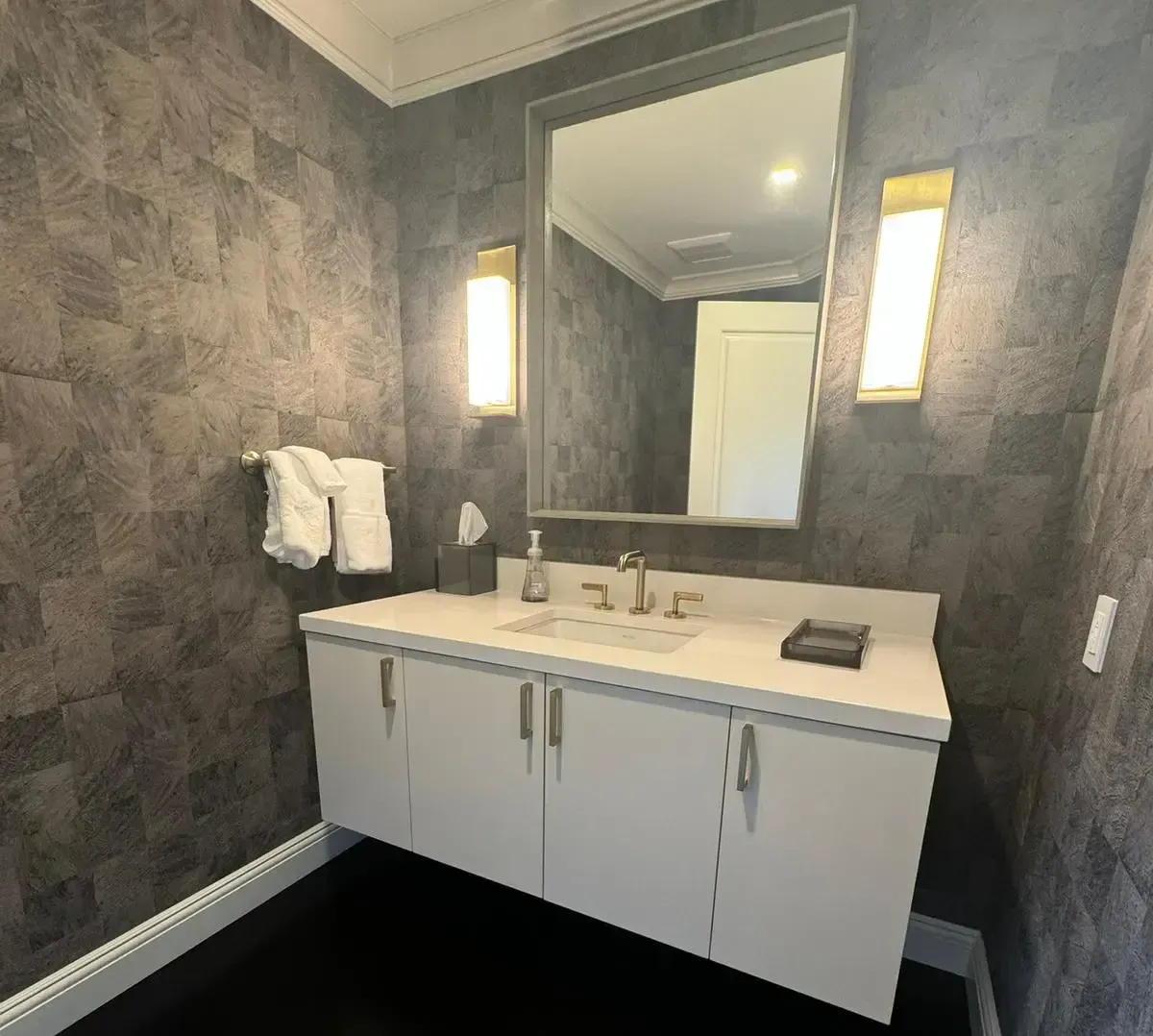 Best Paint for Bathroom Cabinets: Moisture-Resistant Options