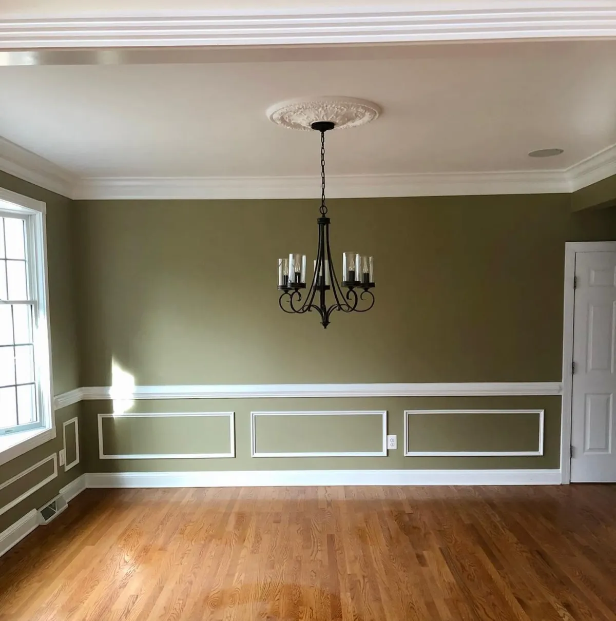 Gregory Martin Painting dining room repaint with Sherwin Williams.