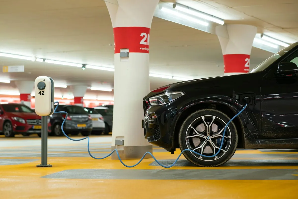 EV Charging Stations at Shopping Centers: Attracting Eco-Conscious Shoppers