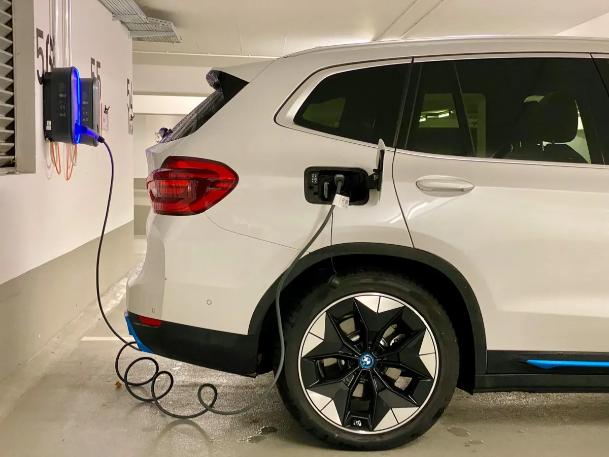 Hotels and EV Charging: How Offering Charging Stations Attracts More Guests