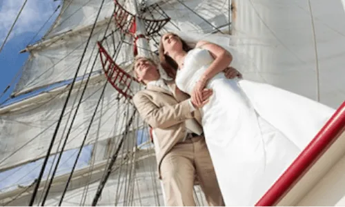 Bruidspaar op trouwschip bounty