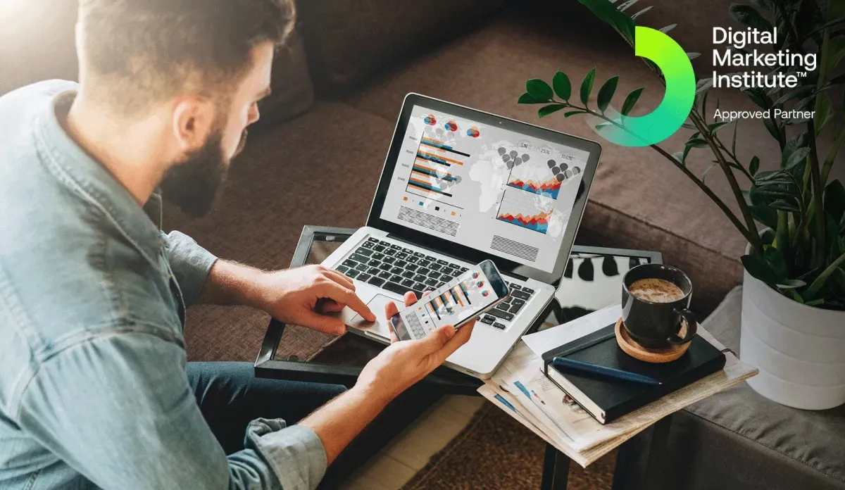 صورة رأسية توضيحية لمخطط محتوى استراتيجي يجذب طلاب الدورة ويحوّل المتابعين إلى عملاء – INNOVATE MARKETING