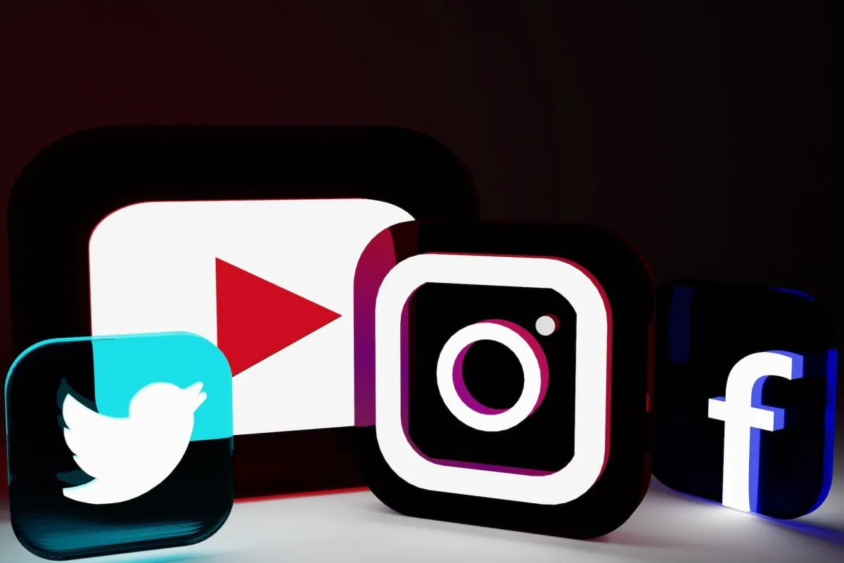 Reasons why you should use social media tools