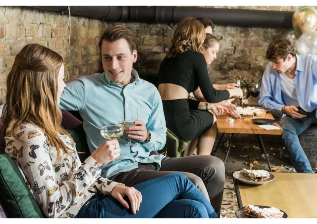 ROI: 9.48% -  Looking for a Green Card & A High ROI Business? Fetch This American Restaurant for $5,250,000!
