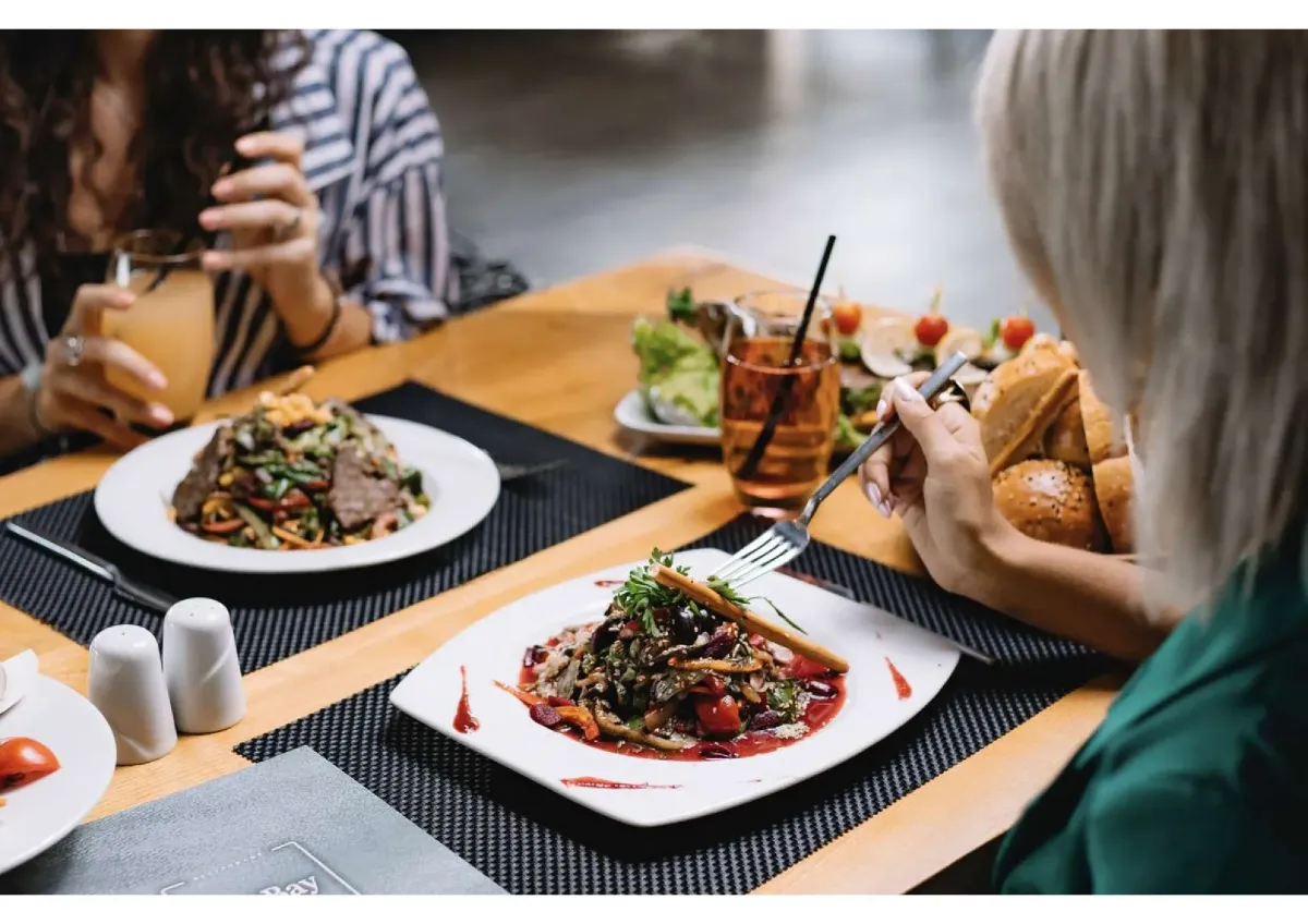 ROI: 30%  - Looking For a Green Card and Profitable Investment? How does a Fast-Casual Restaurant Sound?