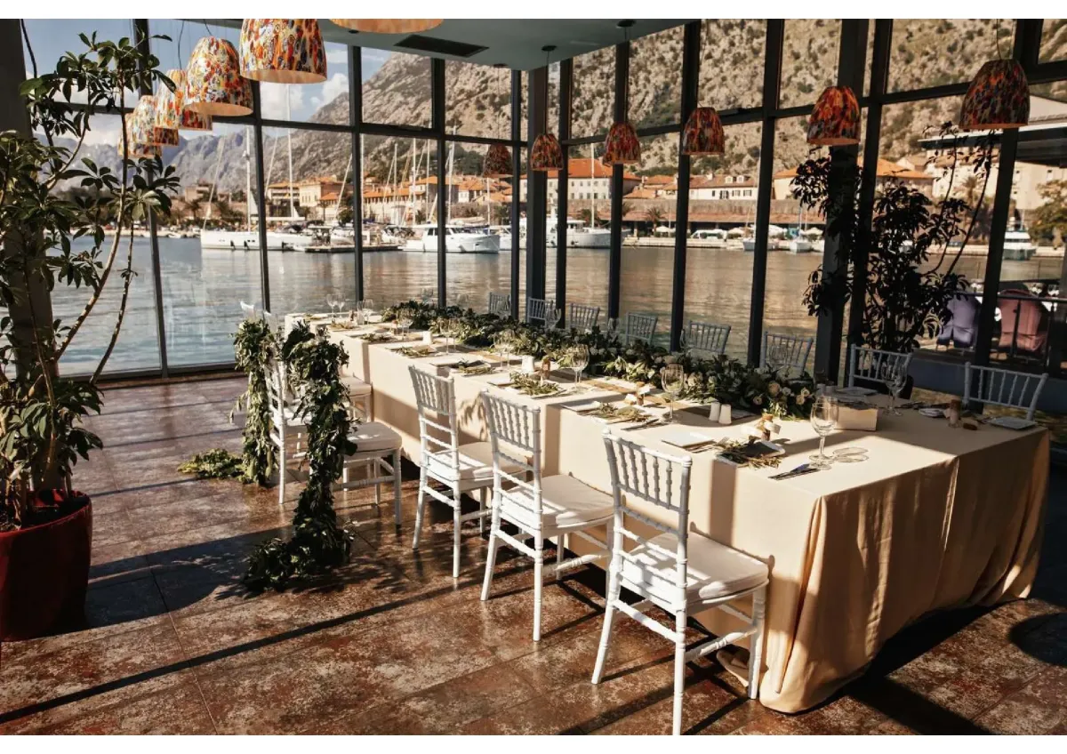 ROI: 49.2% - Eager to Make Your American Dream a Reality with a Profitable Investment? $550,000 for a Unique Waterfront Restaurant with a Strong 49.2% ROI!